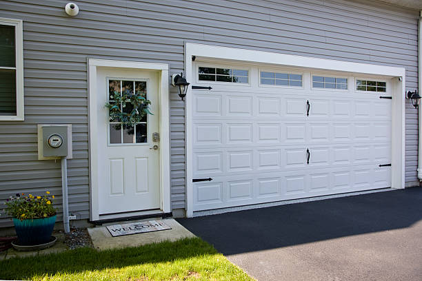 24/7 Emergency Garage Door Panel Replacement experts in Robbinsdale, MN